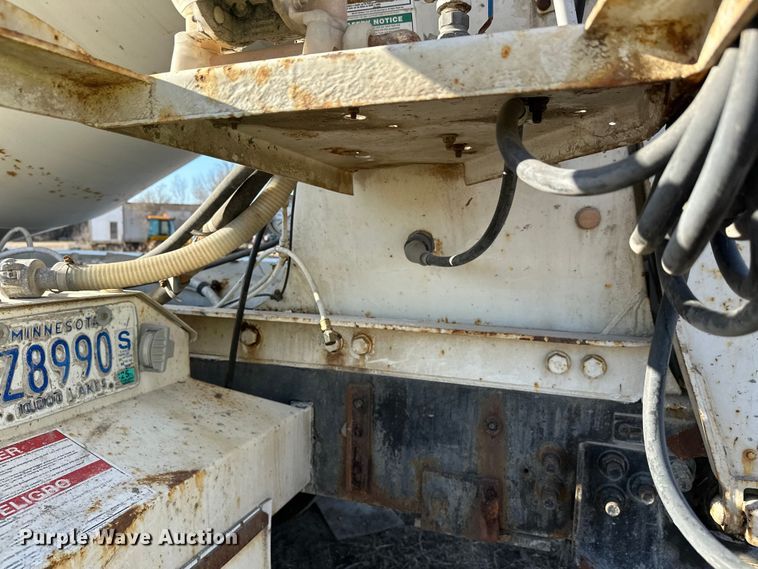 image for item DW4355 2006 International 5500i ready mix truck