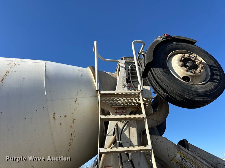 image for item DW4355 2006 International 5500i ready mix truck