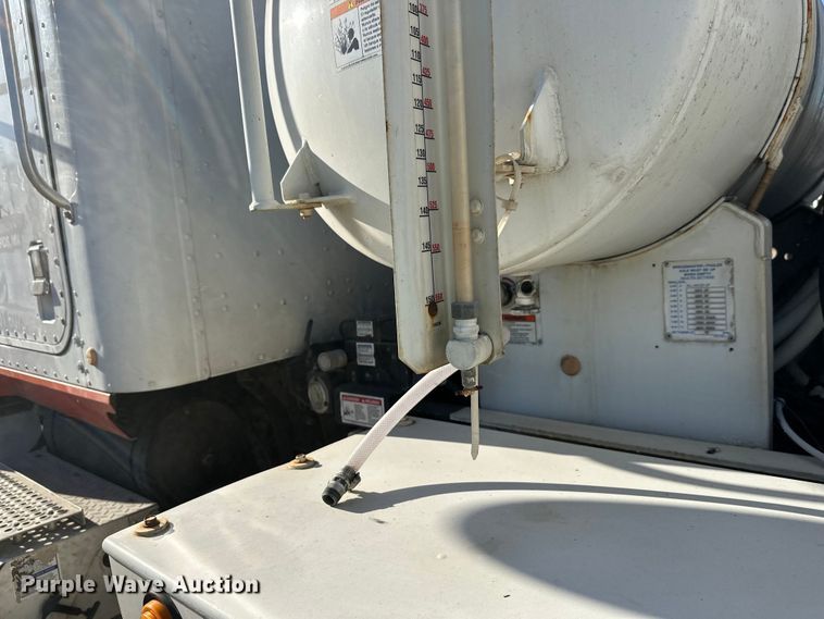 image for item DW4355 2006 International 5500i ready mix truck