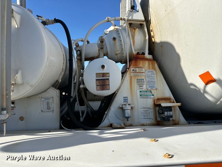 image for item DW4355 2006 International 5500i ready mix truck