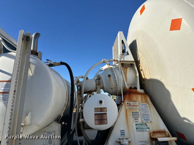 image for item DW4355 2006 International 5500i ready mix truck