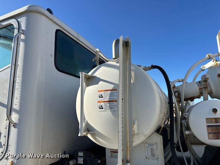 image for item DW4355 2006 International 5500i ready mix truck