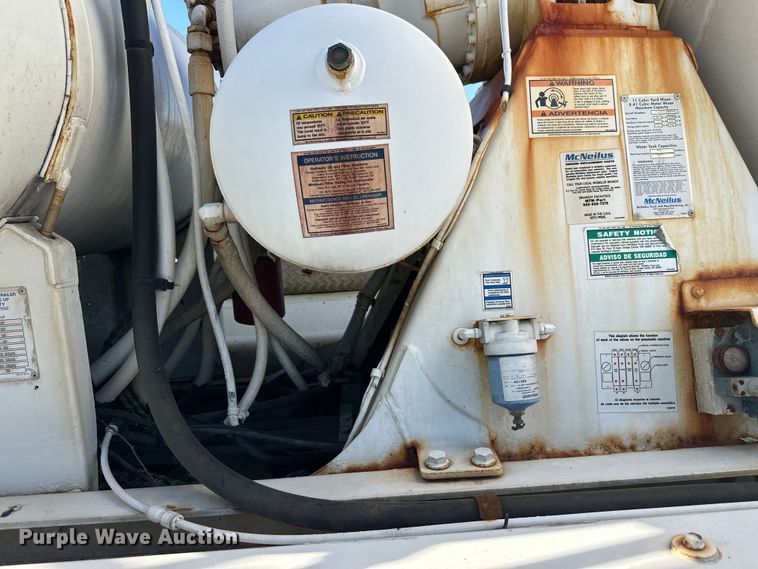 image for item DW4355 2006 International 5500i ready mix truck