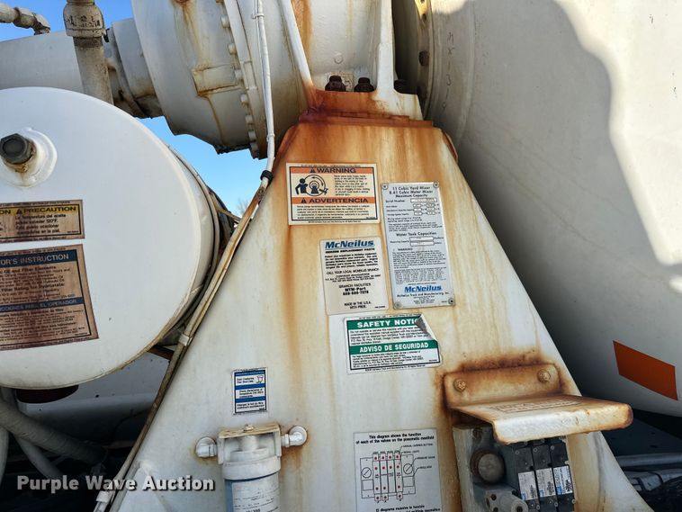 image for item DW4355 2006 International 5500i ready mix truck