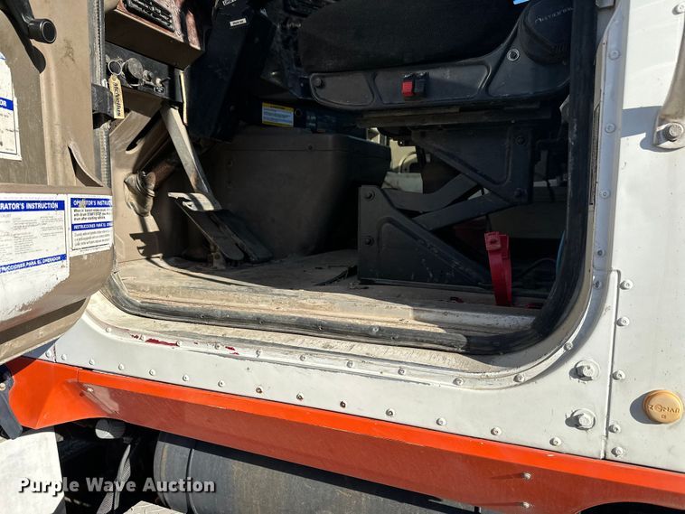 image for item DW4355 2006 International 5500i ready mix truck