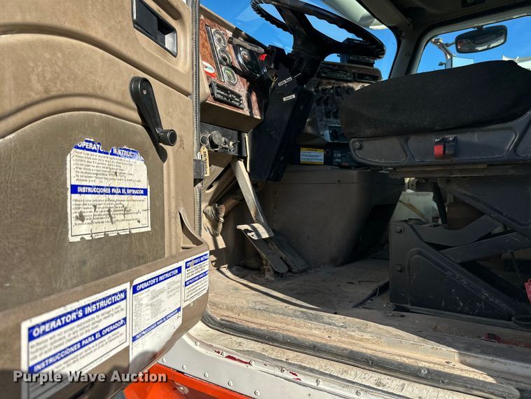 image for item DW4355 2006 International 5500i ready mix truck