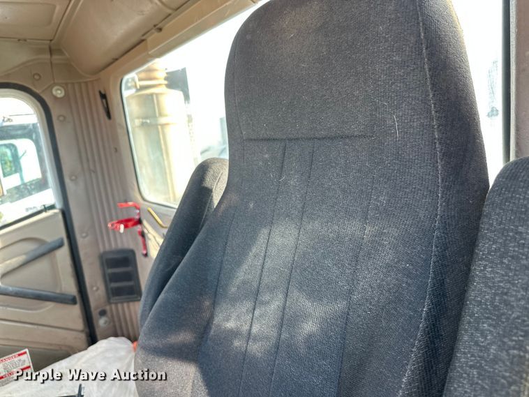 image for item DW4355 2006 International 5500i ready mix truck