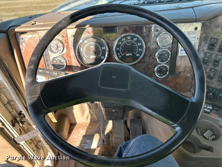 image for item DW4355 2006 International 5500i ready mix truck