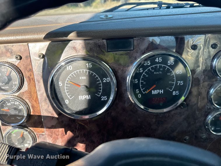 image for item DW4355 2006 International 5500i ready mix truck