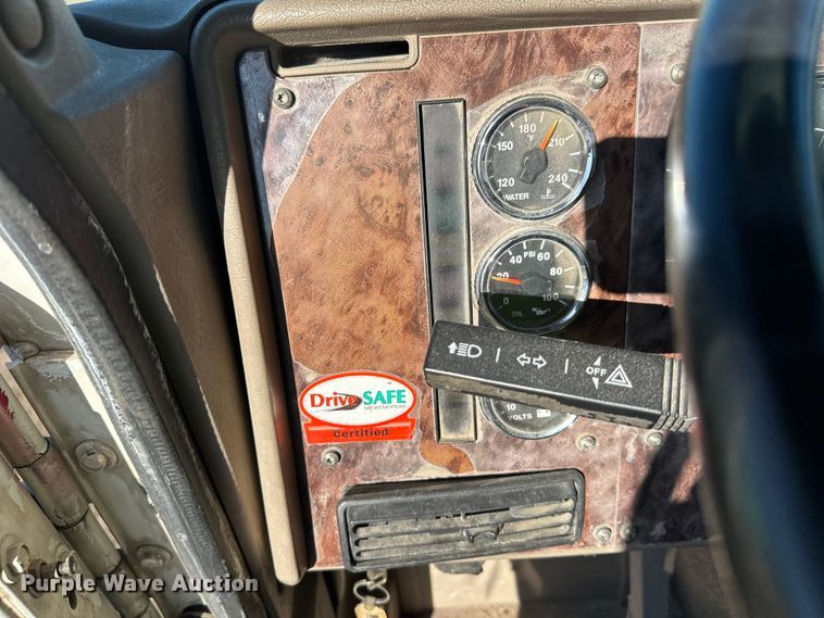 image for item DW4355 2006 International 5500i ready mix truck