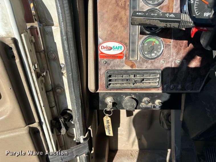 image for item DW4355 2006 International 5500i ready mix truck