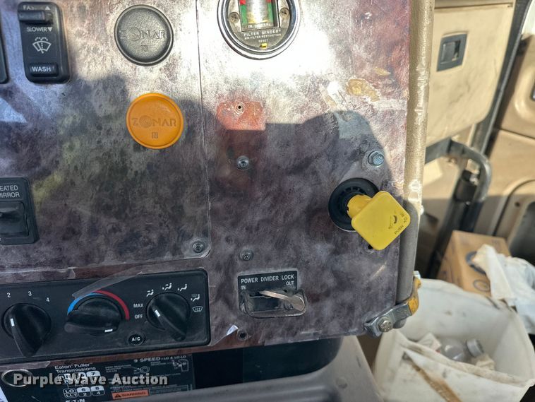 image for item DW4355 2006 International 5500i ready mix truck