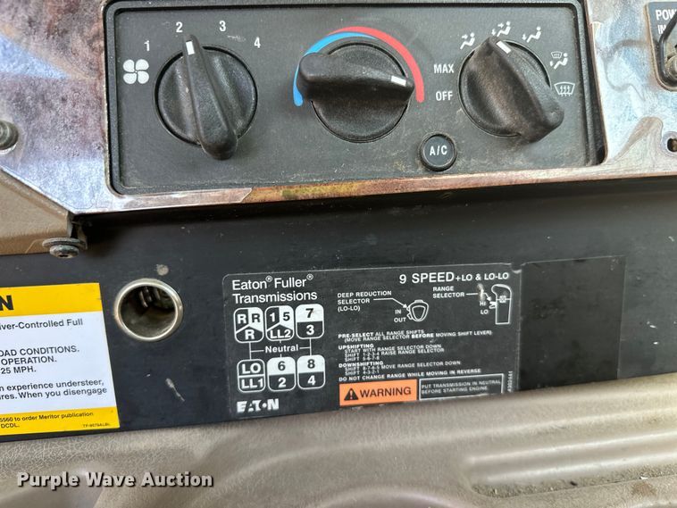 image for item DW4355 2006 International 5500i ready mix truck