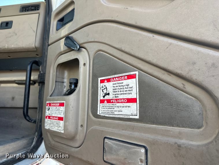 image for item DW4355 2006 International 5500i ready mix truck