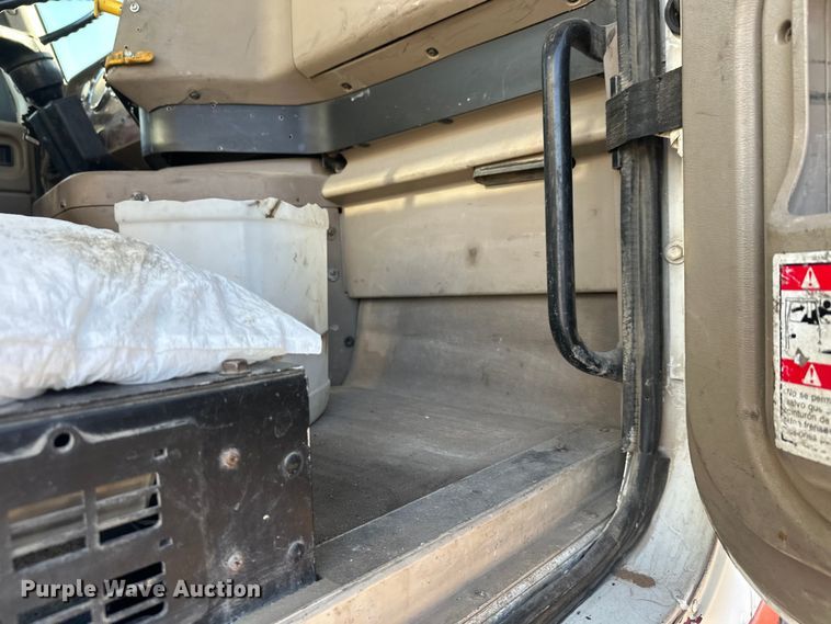 image for item DW4355 2006 International 5500i ready mix truck