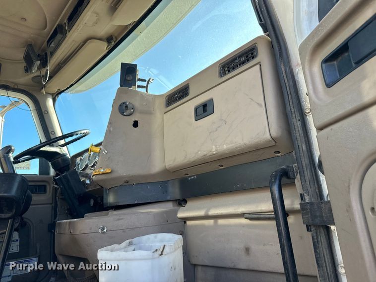 image for item DW4355 2006 International 5500i ready mix truck