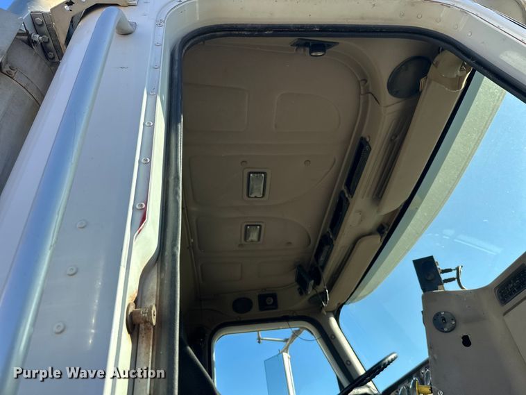 image for item DW4355 2006 International 5500i ready mix truck