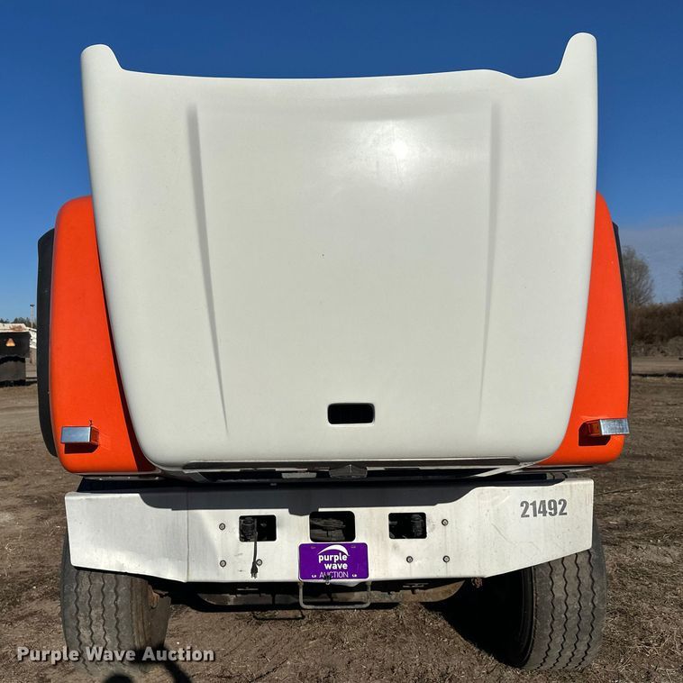 image for item DW4355 2006 International 5500i ready mix truck