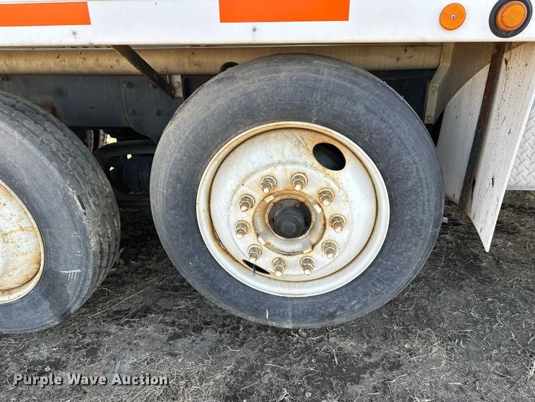 image for item DW4355 2006 International 5500i ready mix truck