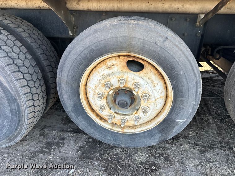 image for item DW4355 2006 International 5500i ready mix truck