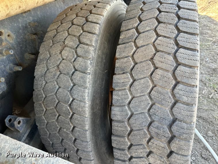 image for item DW4355 2006 International 5500i ready mix truck