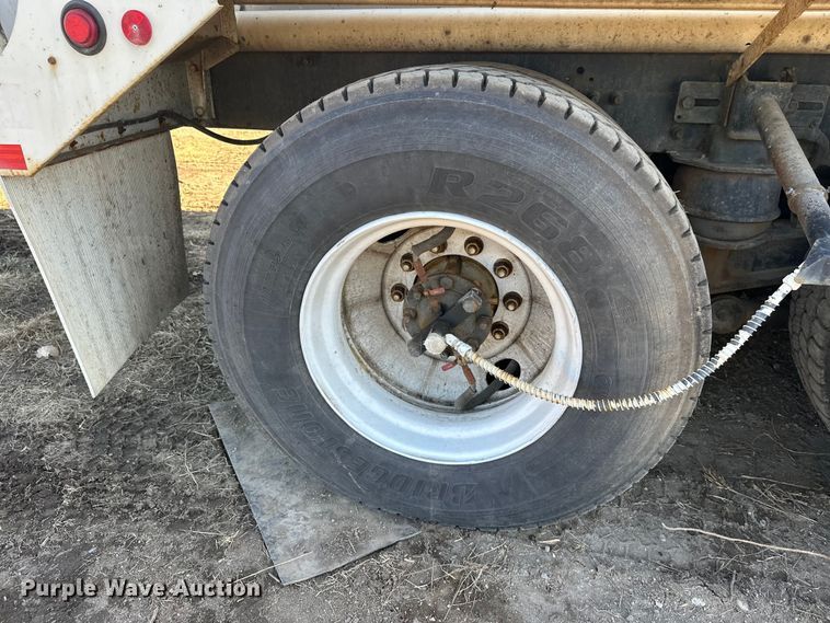 image for item DW4355 2006 International 5500i ready mix truck