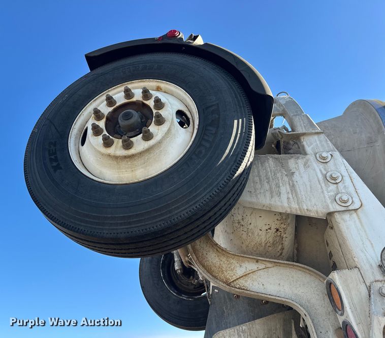 image for item DW4355 2006 International 5500i ready mix truck