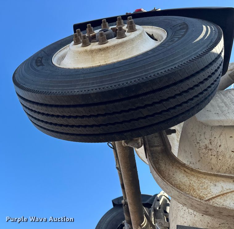 image for item DW4355 2006 International 5500i ready mix truck