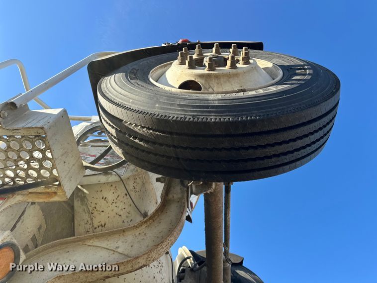 image for item DW4355 2006 International 5500i ready mix truck