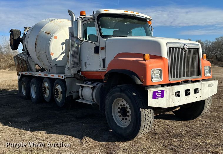 image for item DW4356 2005 International 5500i ready mix truck