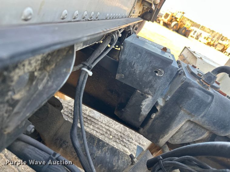 image for item DW4356 2005 International 5500i ready mix truck