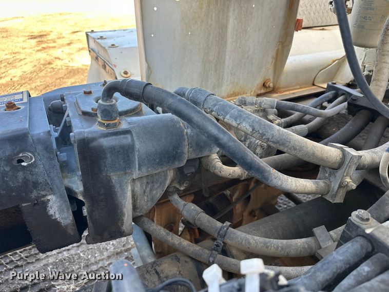 image for item DW4356 2005 International 5500i ready mix truck