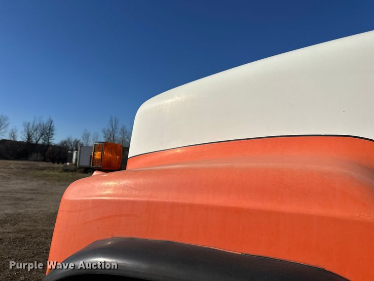 image for item DW4356 2005 International 5500i ready mix truck