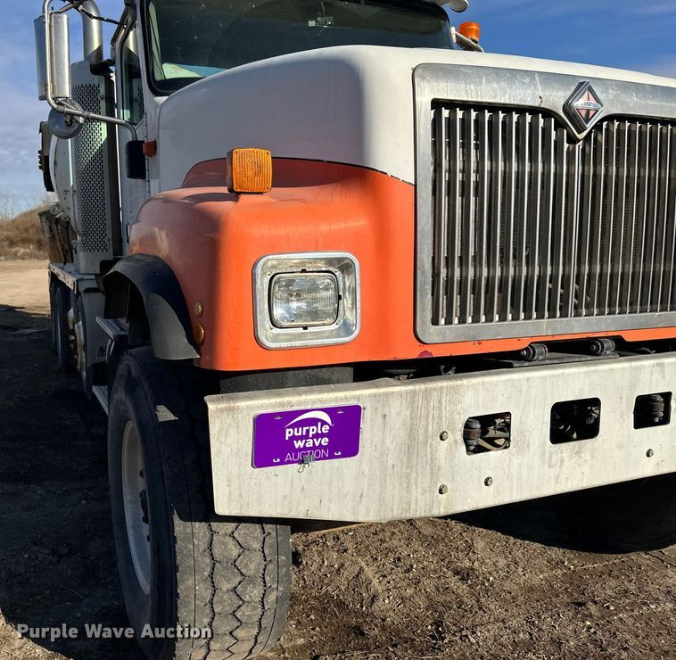 image for item DW4356 2005 International 5500i ready mix truck