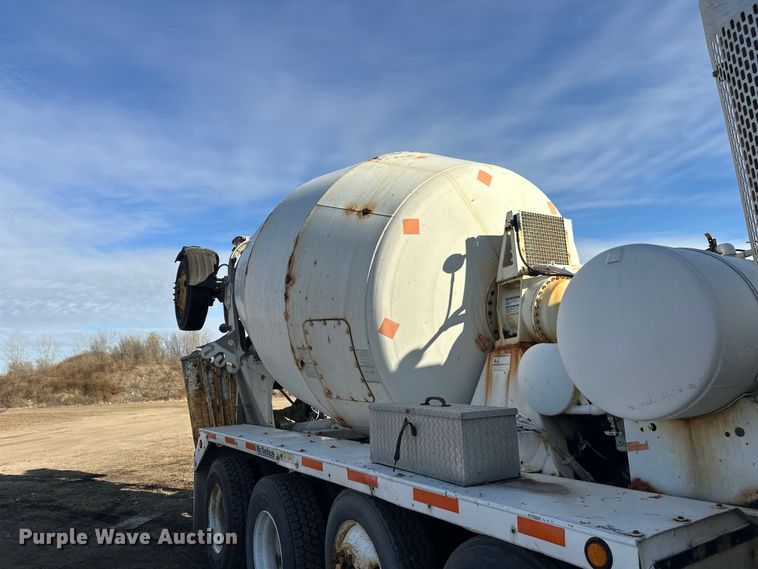 image for item DW4356 2005 International 5500i ready mix truck