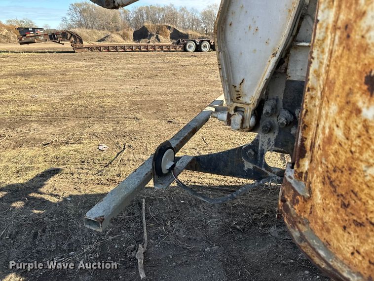 image for item DW4356 2005 International 5500i ready mix truck