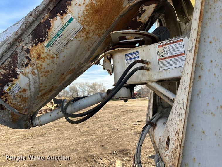 image for item DW4356 2005 International 5500i ready mix truck