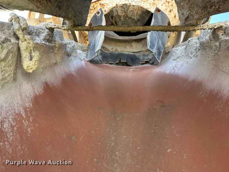 image for item DW4356 2005 International 5500i ready mix truck