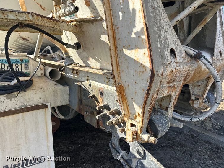 image for item DW4356 2005 International 5500i ready mix truck