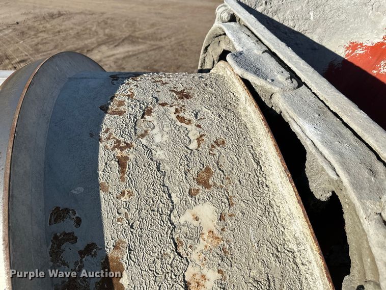 image for item DW4356 2005 International 5500i ready mix truck