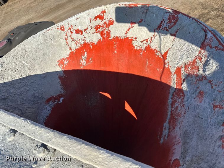 image for item DW4356 2005 International 5500i ready mix truck