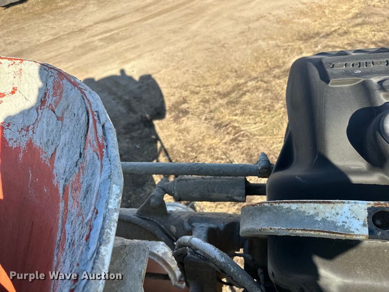 image for item DW4356 2005 International 5500i ready mix truck