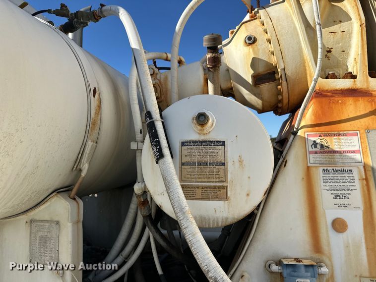 image for item DW4356 2005 International 5500i ready mix truck