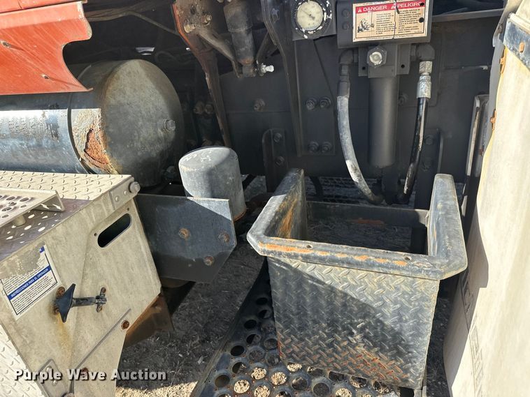 image for item DW4356 2005 International 5500i ready mix truck