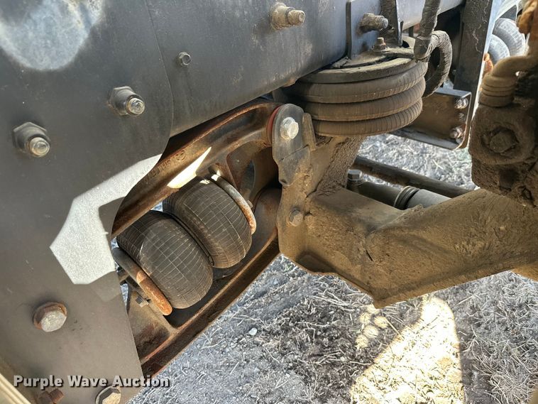 image for item DW4356 2005 International 5500i ready mix truck