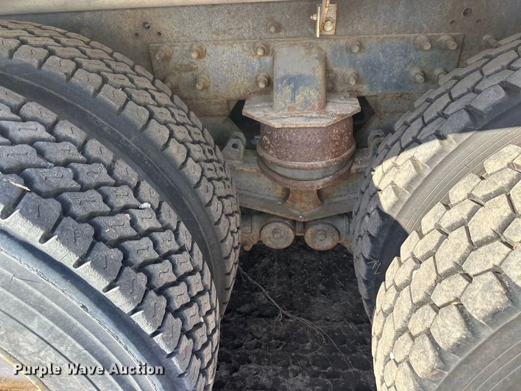 image for item DW4356 2005 International 5500i ready mix truck