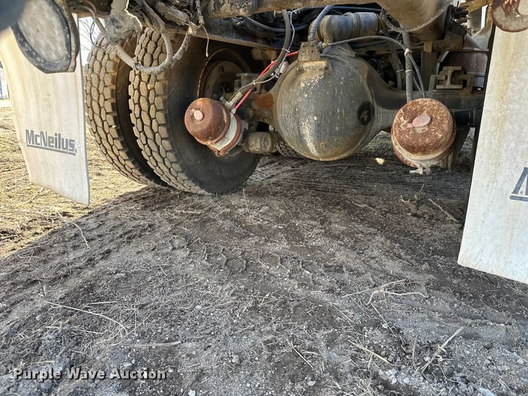 image for item DW4356 2005 International 5500i ready mix truck