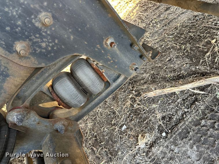 image for item DW4356 2005 International 5500i ready mix truck