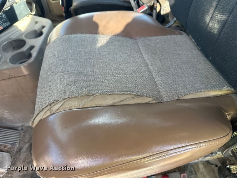 image for item DW4356 2005 International 5500i ready mix truck