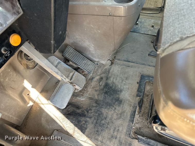 image for item DW4356 2005 International 5500i ready mix truck